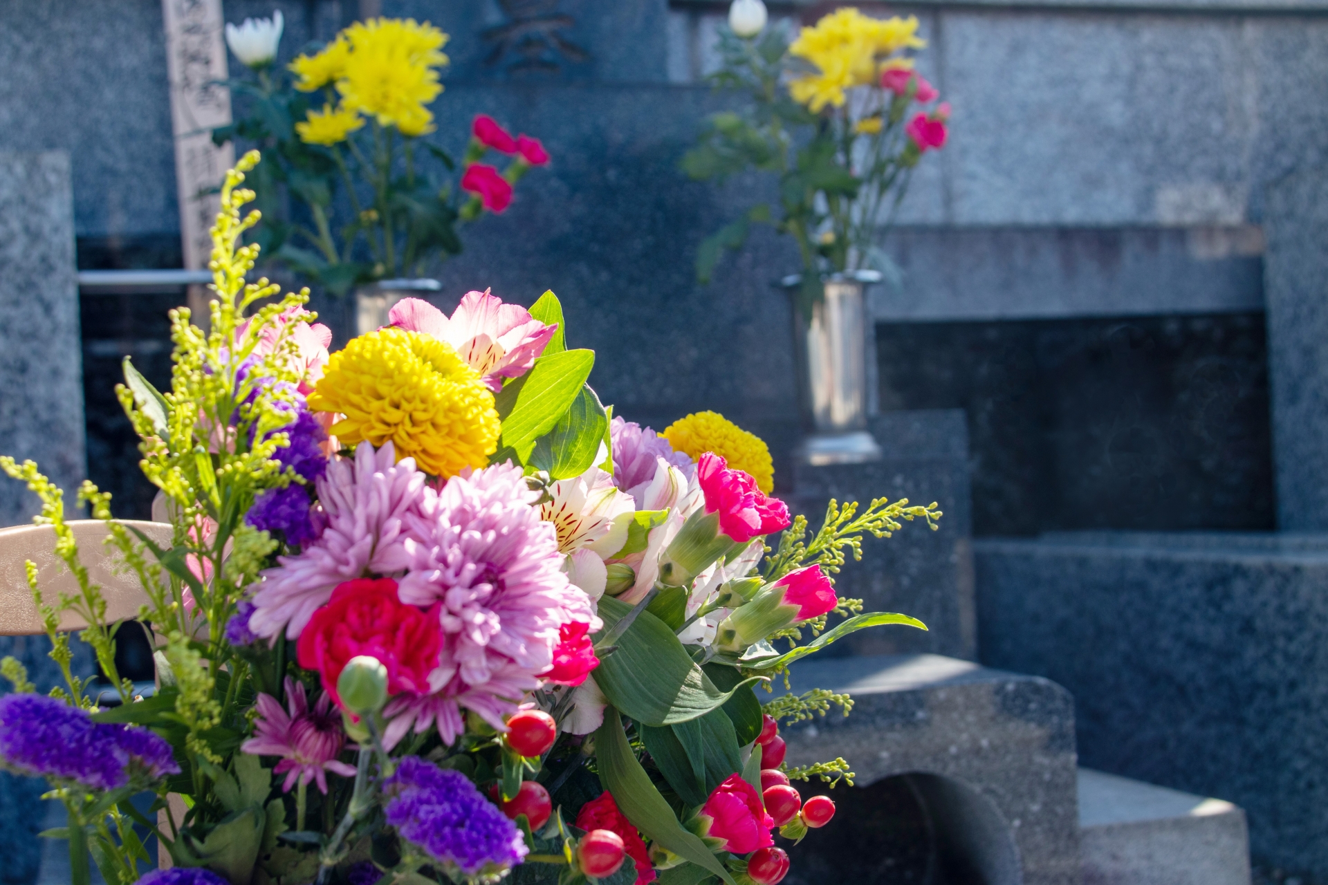 花を添えられた墓
