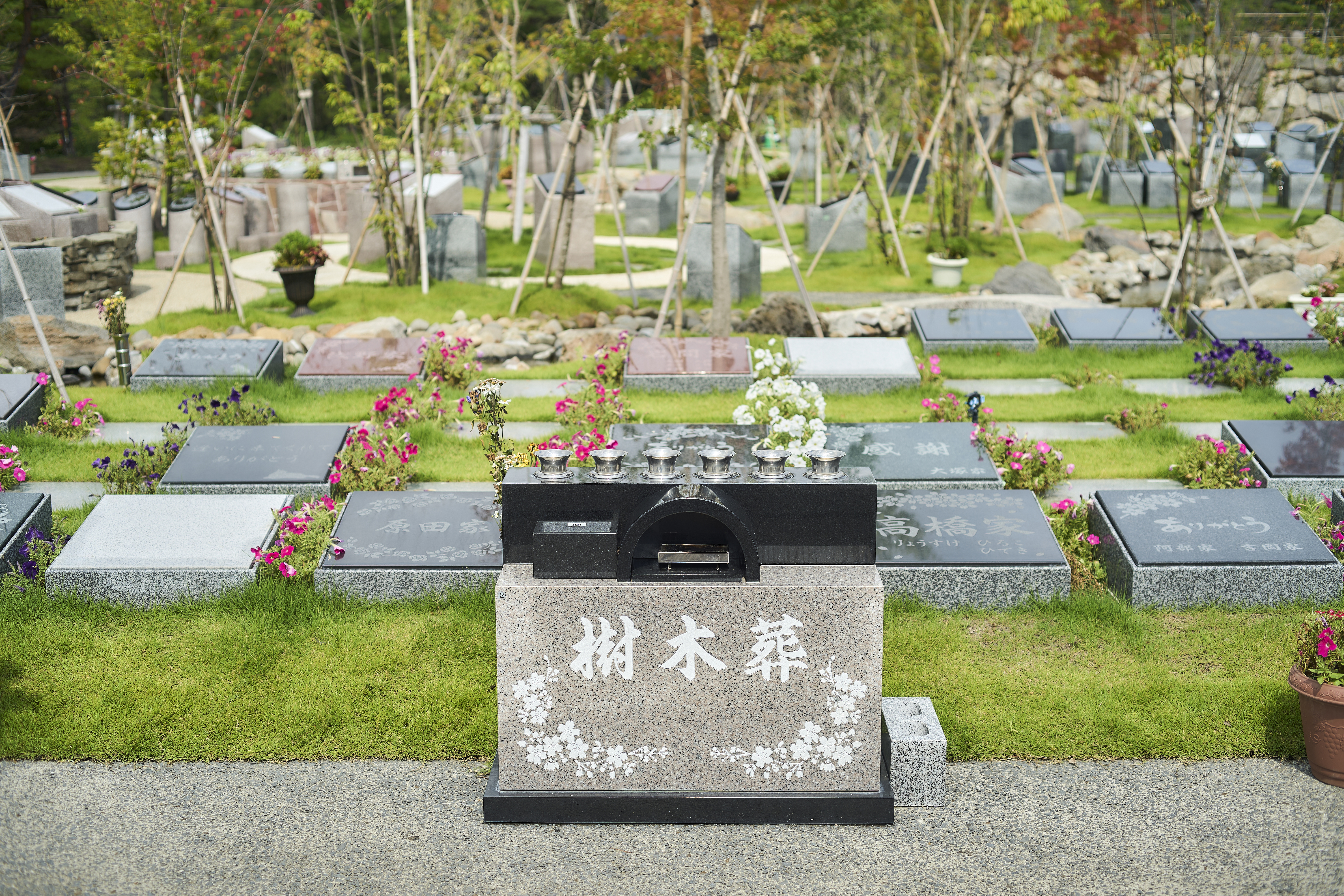 樹木葬のプレート（FG_夏から）