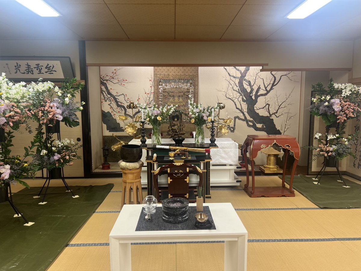 正雲寺本堂の祭壇（家族葬の会場）