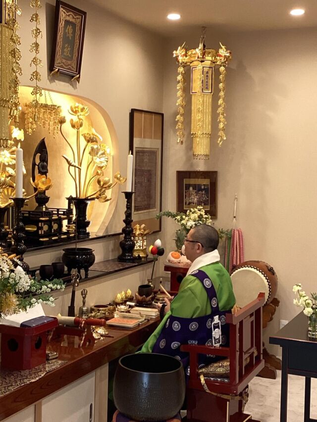 こんにちは
#室内納骨堂メモワール仙台五橋　でございます。
3月の春彼岸、納骨堂全体供養の様子です。
お彼岸中は沢山の方がお参りに来られ、故人様もとても喜ばれていらっしゃることと思います。
納骨堂では春彼岸の19日、賢聖院住職による全体供養を執り行いました。
ご納骨されている故人様のご供養はもちろん、合わせて、ご契約様のご祈祷もさせていただきました。  今後も室内納骨堂では、全体供養を年3回、春彼岸、お盆、秋彼岸の期間中に執り行う予定です。
今後ともどうぞよろしくお願いいたします
皆様のご来店心よりお待ちしております。  【室内納骨堂メモワール仙台五橋】
TEL▶022-290-1357
資料請求も承っております。
仙台市青葉区北目町7-11