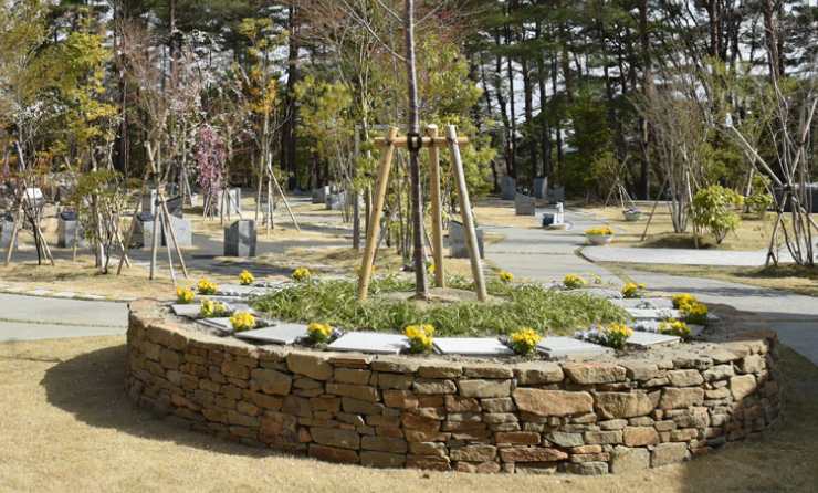 仙台葛岡樹木葬別庭の花壇墓の写真